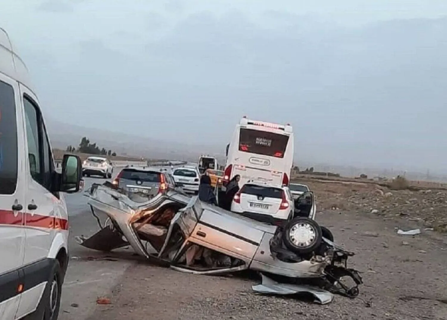 İran'da meydana gelen bir trafik kazasında hasar gören araçlar (Arşiv - IRNA)