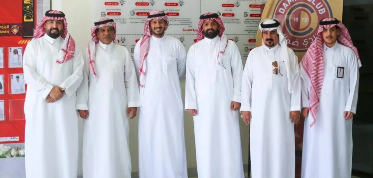 مسؤولي ضمك والأولمبية في لقطة جماعية بعد نهاية الاجتماع (الشرق الأوسط)