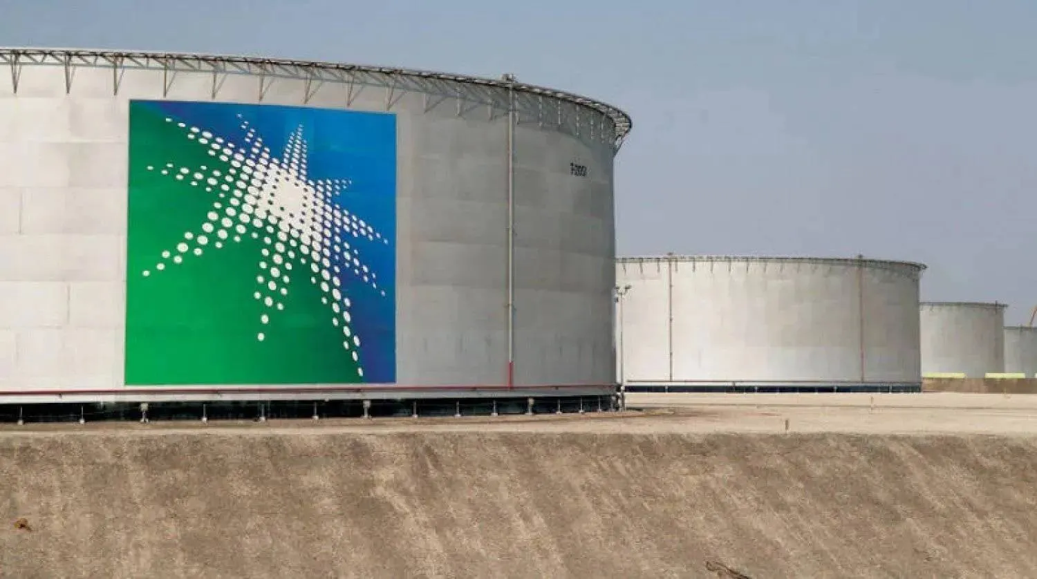 صهاريج نفط تابعة لشركة «أرامكو السعودية» (رويترز)