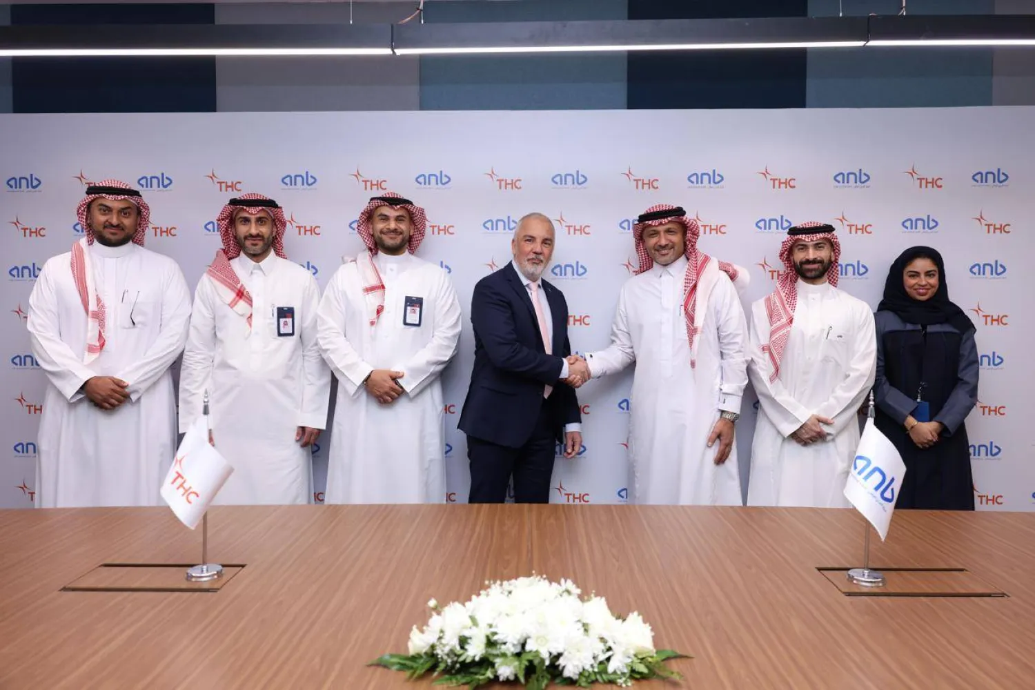 «العربي الوطني» يقدّم 600 مليون ريال تسهيلات ائتمانية إسلامية لشركة «الطائرات المروحية»