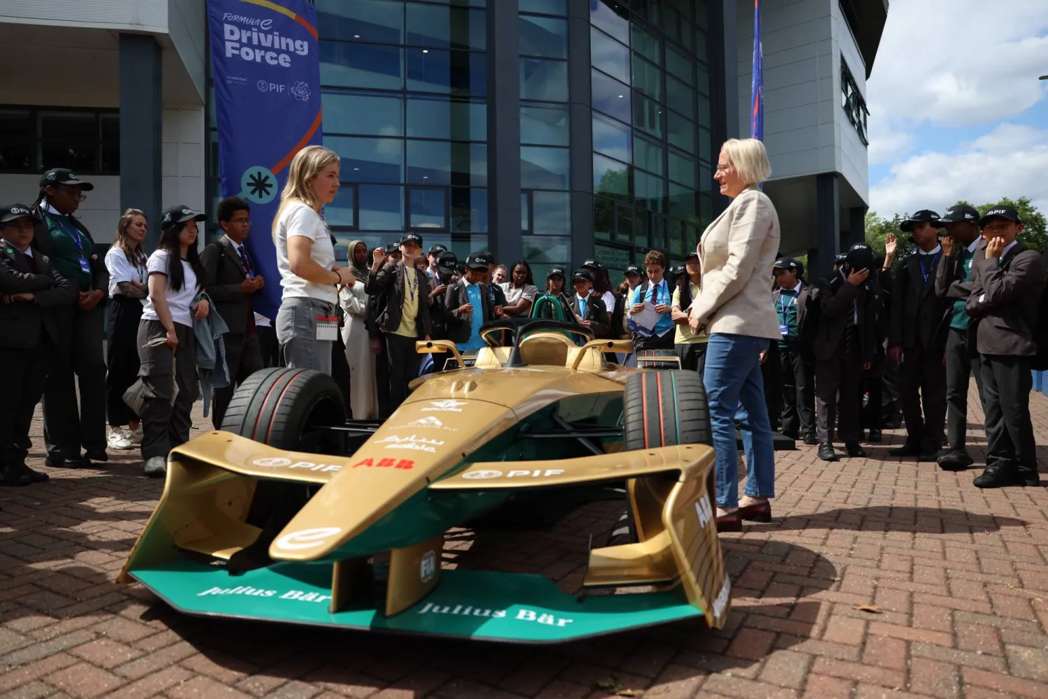 البرنامج يسلط الضوء على تقنيات الطاقة النظيفة (الشرق الأوسط)