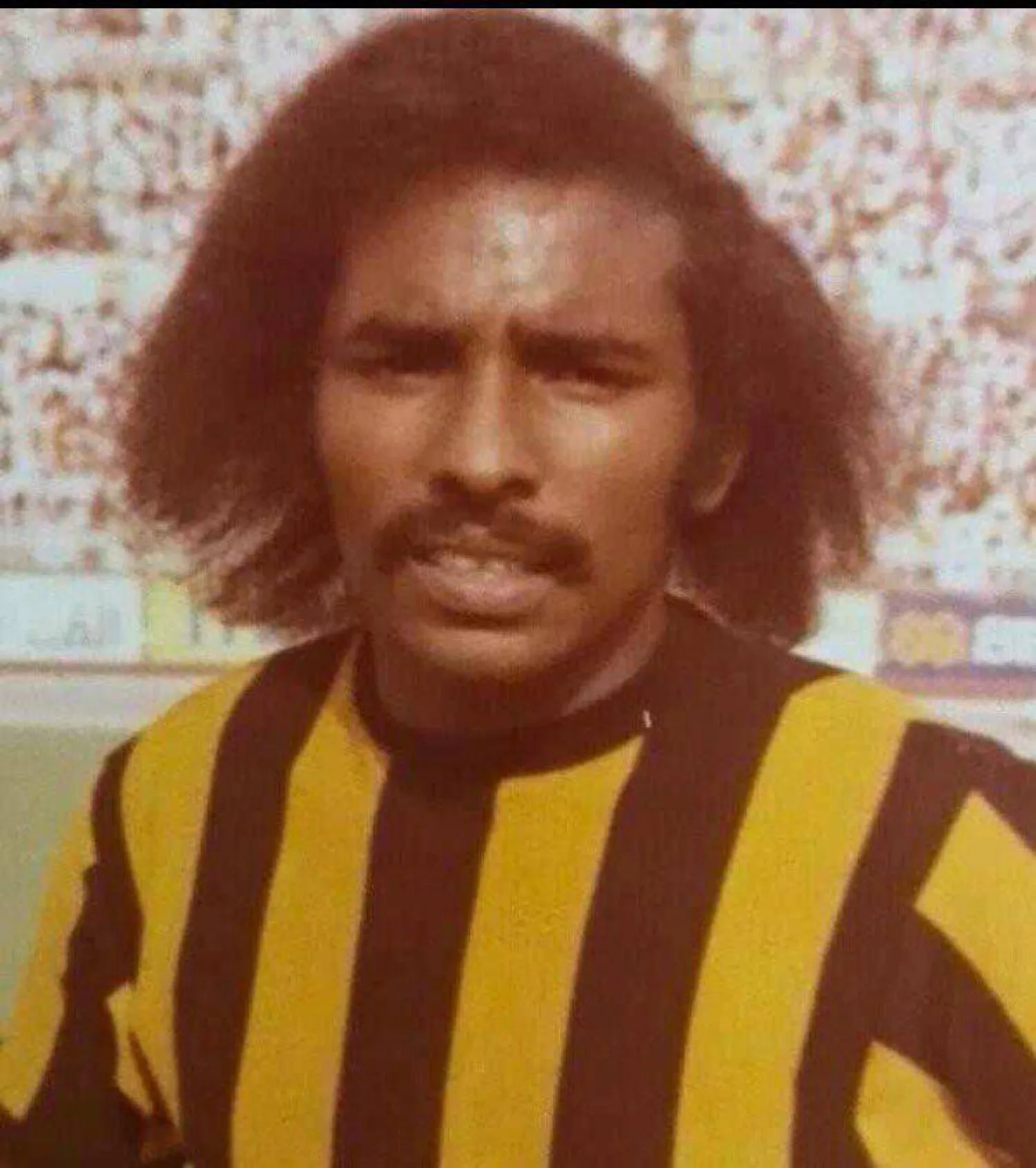 عيسى خواجي بشعار الاتحاد (الشرق الأوسط)