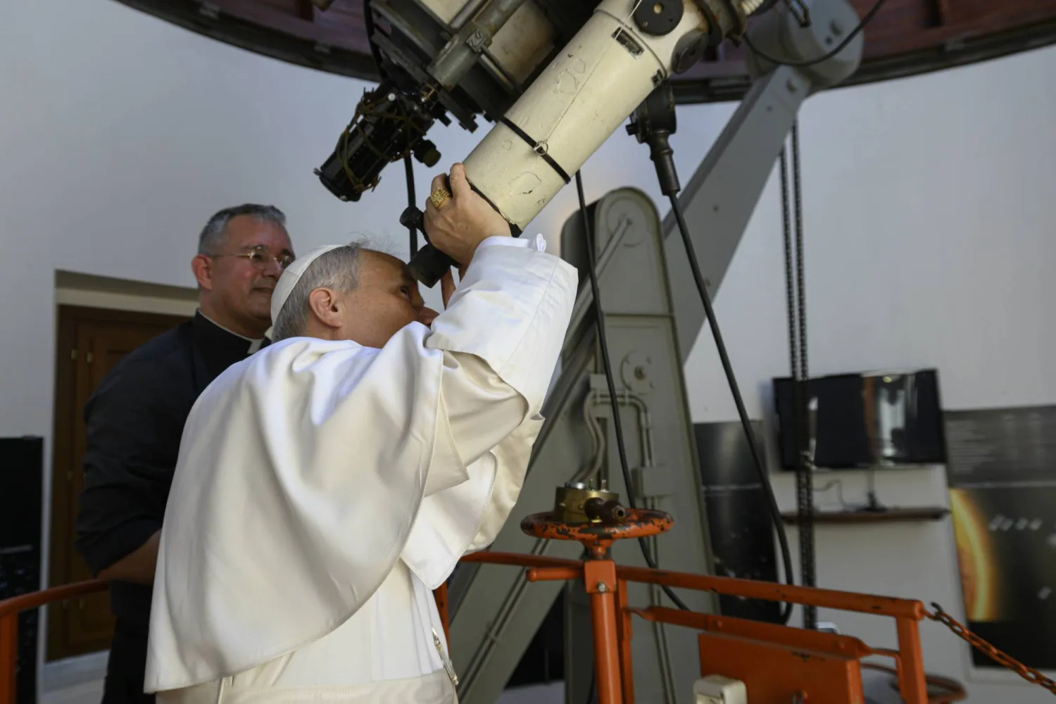 20 July 2025, Italy, Castel Gandolfo: Pope Leo XIV visits the Vatican Observatory to mark the anniversary of the 1969 moon landing in the summer papal estate in Castel Gandolfo. Photo: -/IPA via ZUMA Press/dpa