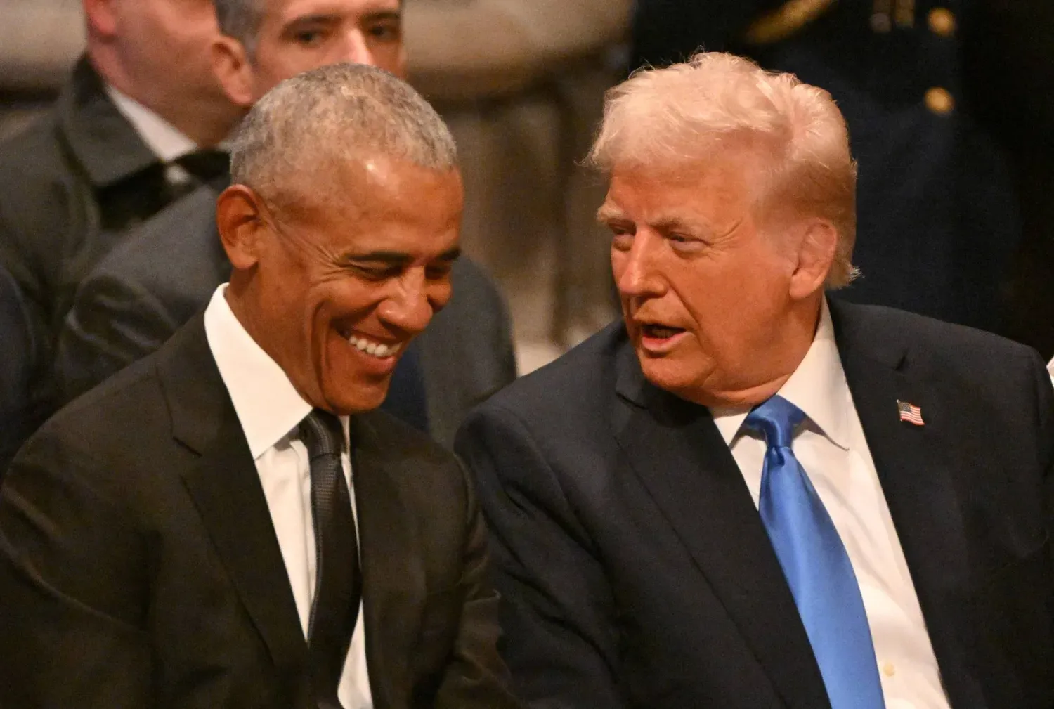 ABD Başkanı Donald Trump ve eski Başkan Barack Obama, 9 Ocak 2025 tarihinde Jimmy Carter'ın cenaze töreninde konuşuyor. (AFP)