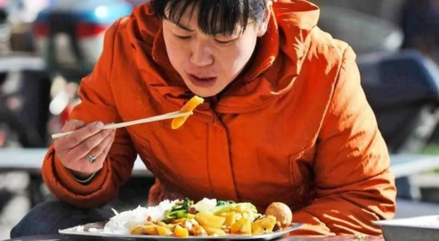 ترتيب تناول الطعام خلال الوجبات قد يؤثر على وزنك وصحتك (رويترز)