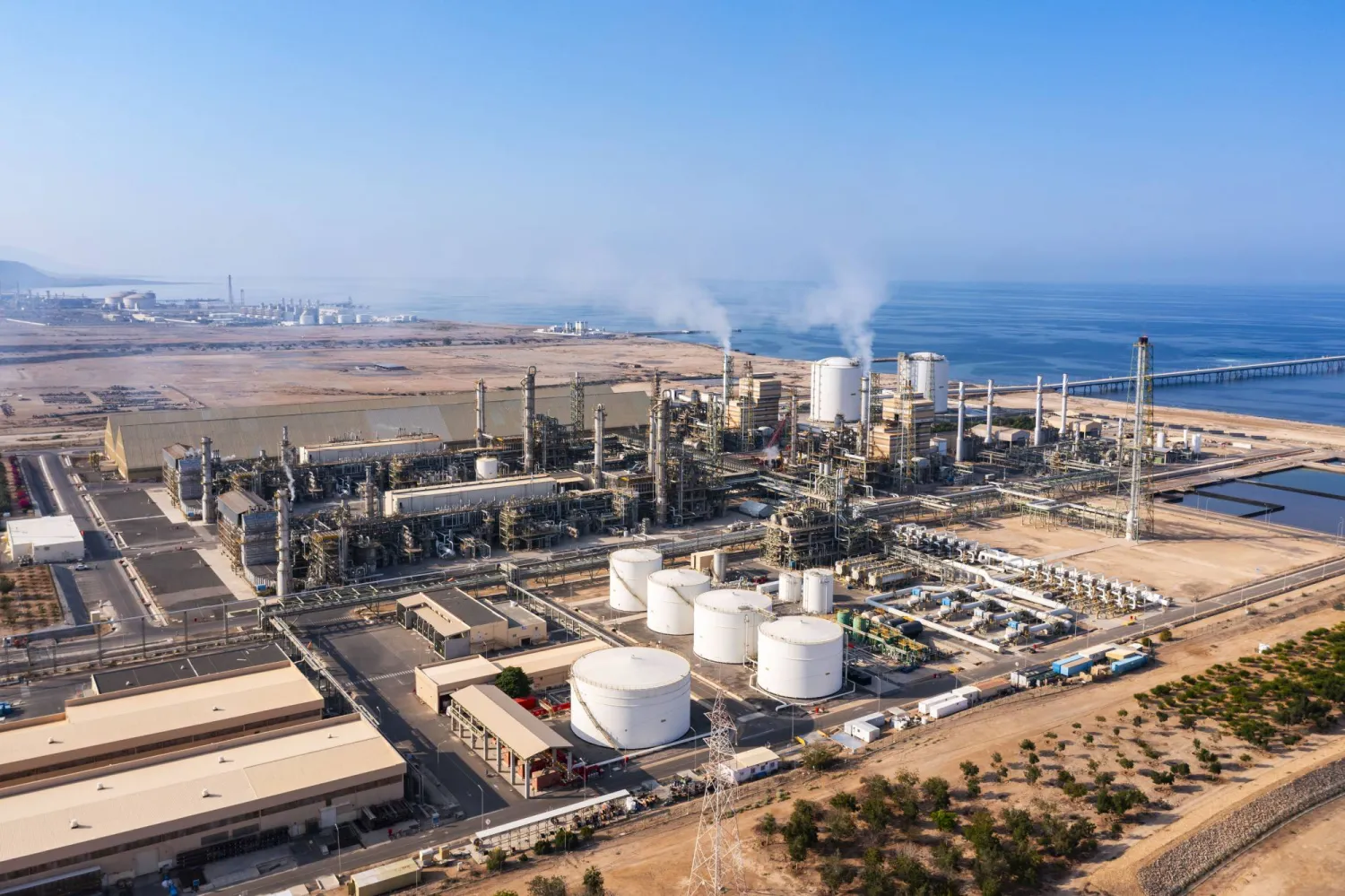 استحوذ قطاع استخراج النفط والغاز على نسبة 81 % من إجمالي الاستثمار الأجنبي المباشر بقيمة بلغت 64.24 مليار دولار (العمانية)