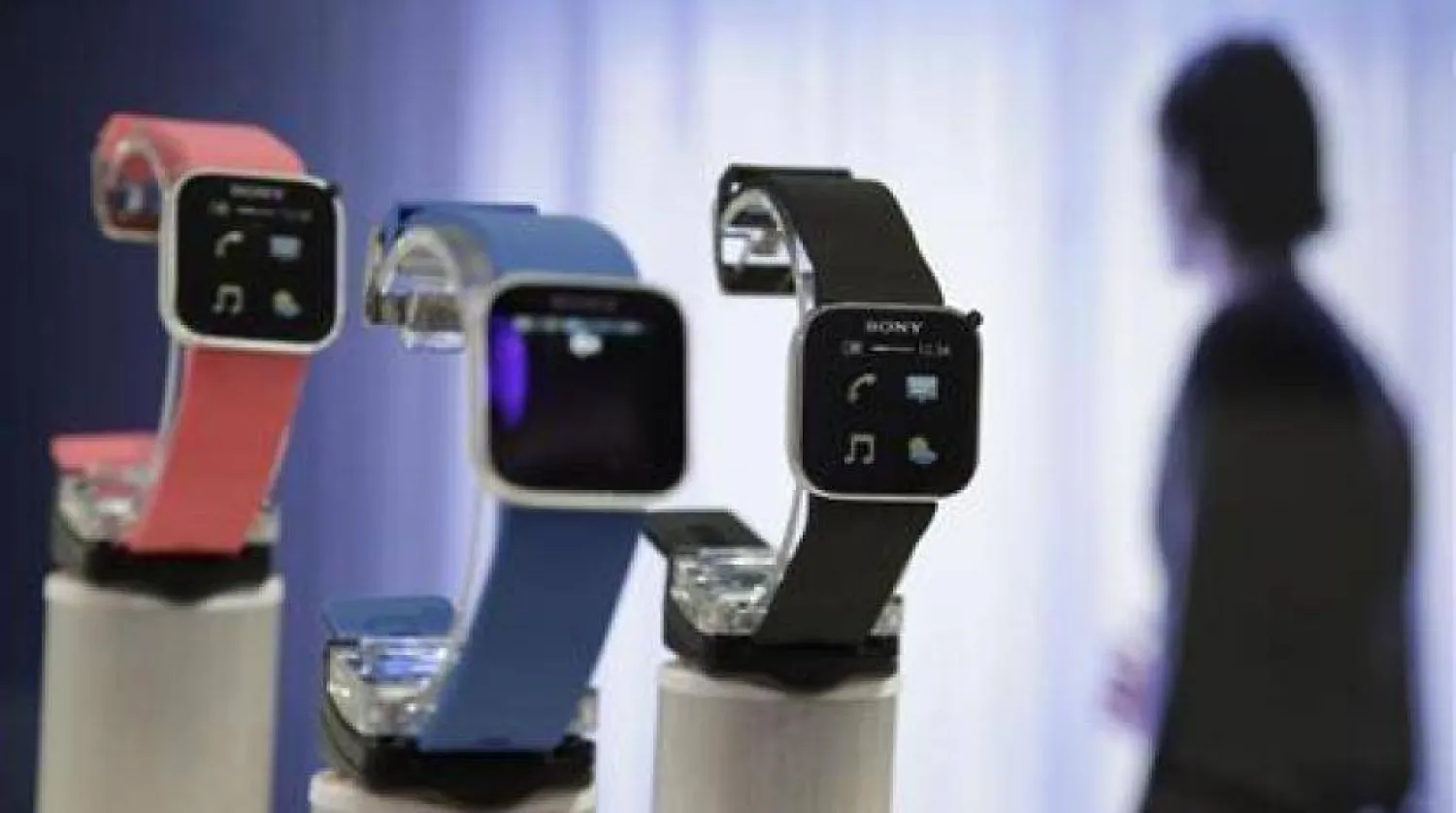 الساعات الذكية تزيد من قلق الأشخاص بشأن صحتهم (رويترز)