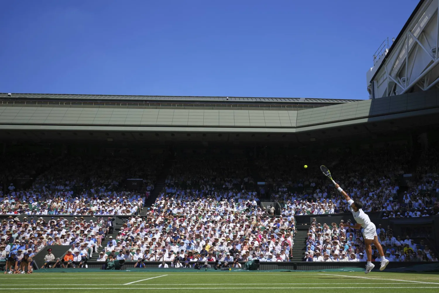 قضت المحكمة العليا بقانونية الموافقة على خطط توسيع ملاعب ويمبلدون للتنس (أ.ب)