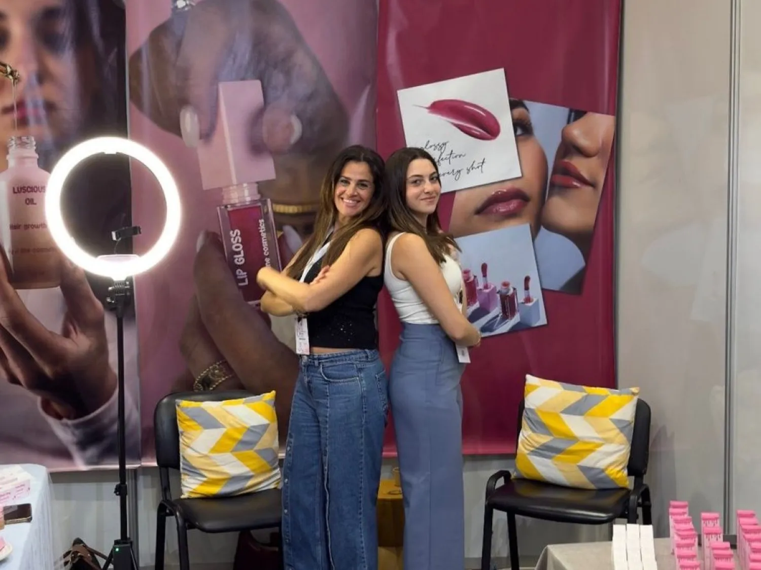 الأم يولا وابنتها جنى تشاركان في «فور يو بيروت» (كلير سعادة)