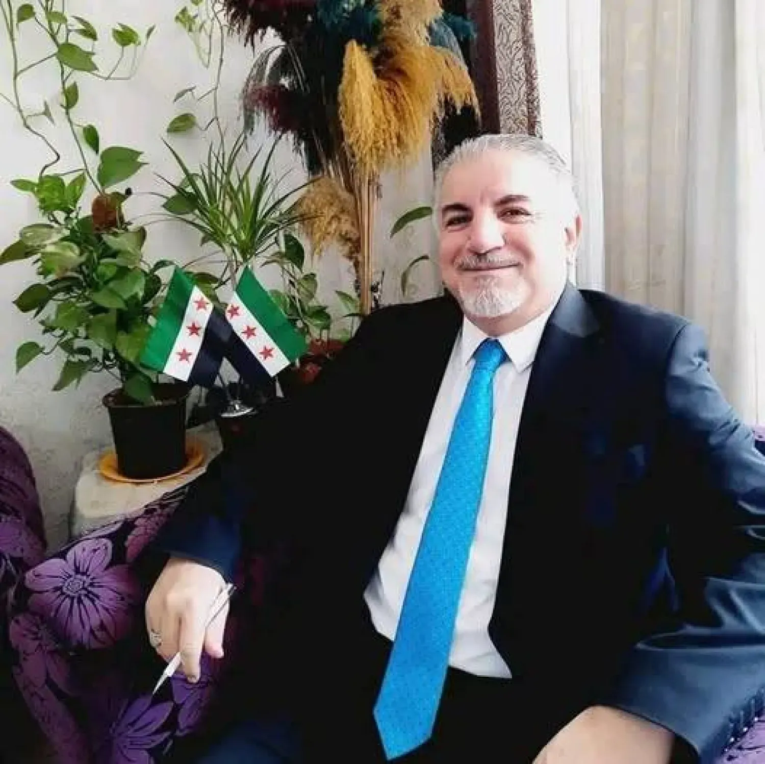 Şeyh Mudar Hammad el- Esad, Suriye Ceziresi'ndeki Suriyeli Aşiretler ve Kabileler Konseyi Başkanı (Kişisel hesap)