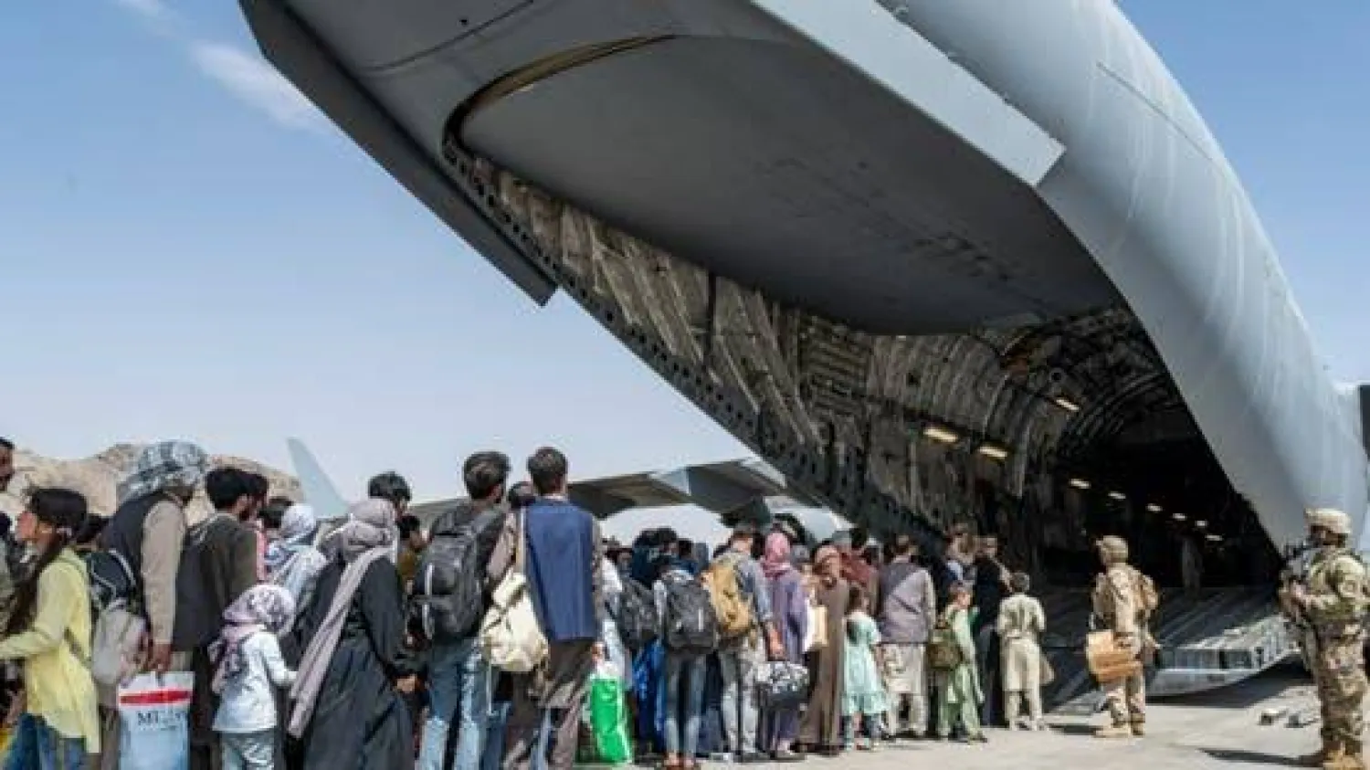 صورة من عمليات إجلاء سابقة لمهاجرين أفغان إلى أميركا (متداولة - أرشيفية)
