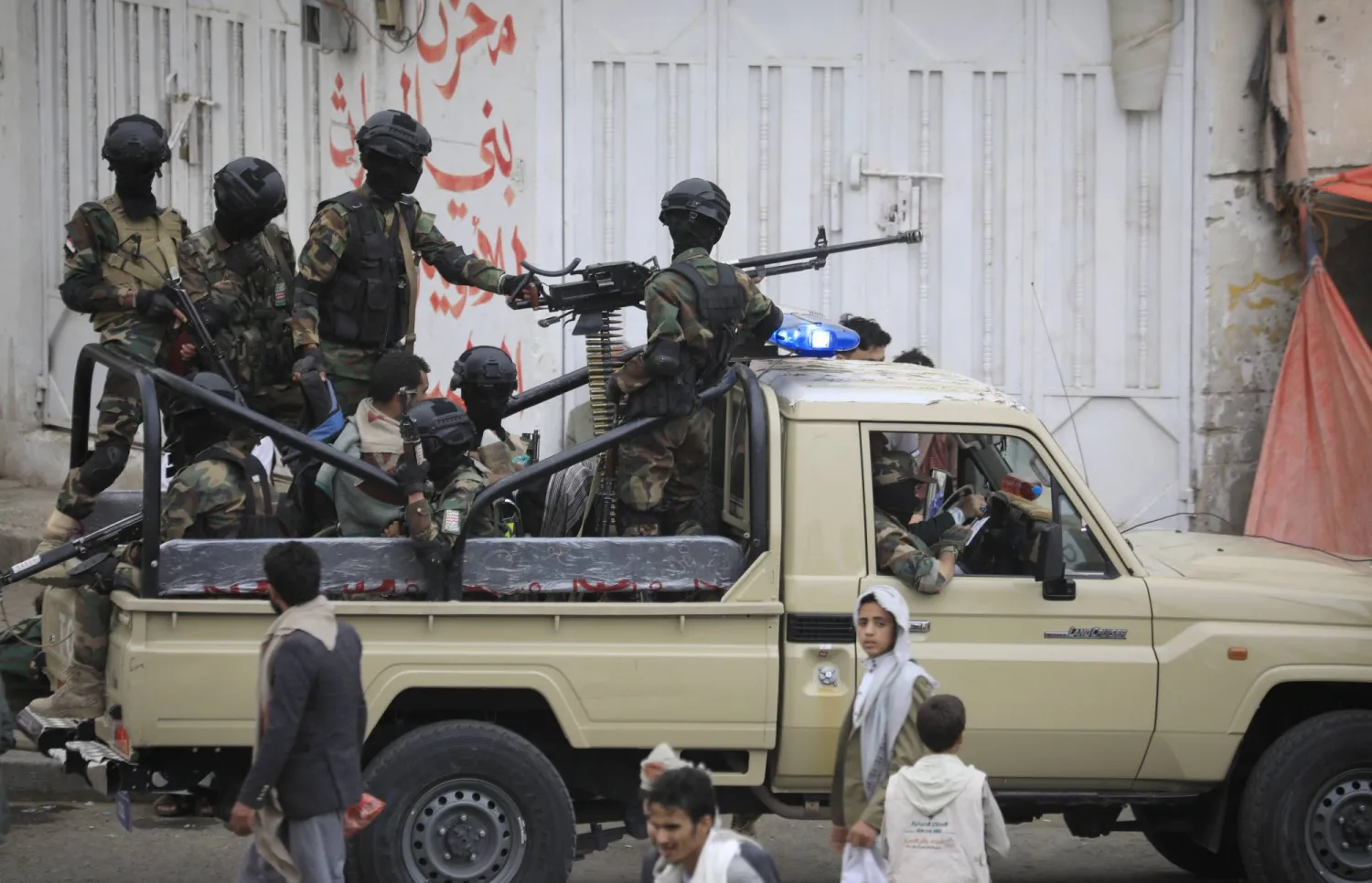 تقارير حقوقية وميدانية أفادت باختطاف الحوثيين العشرات في محافظة إب (إ.ب.أ)