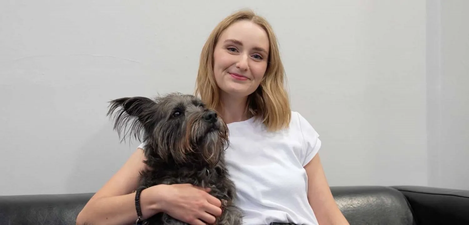 الكلاب تُسهم في تنظيم استجابة أجسام مرافقيها للتوتر بشكل جيد (جامعة كوينز بلفاست)