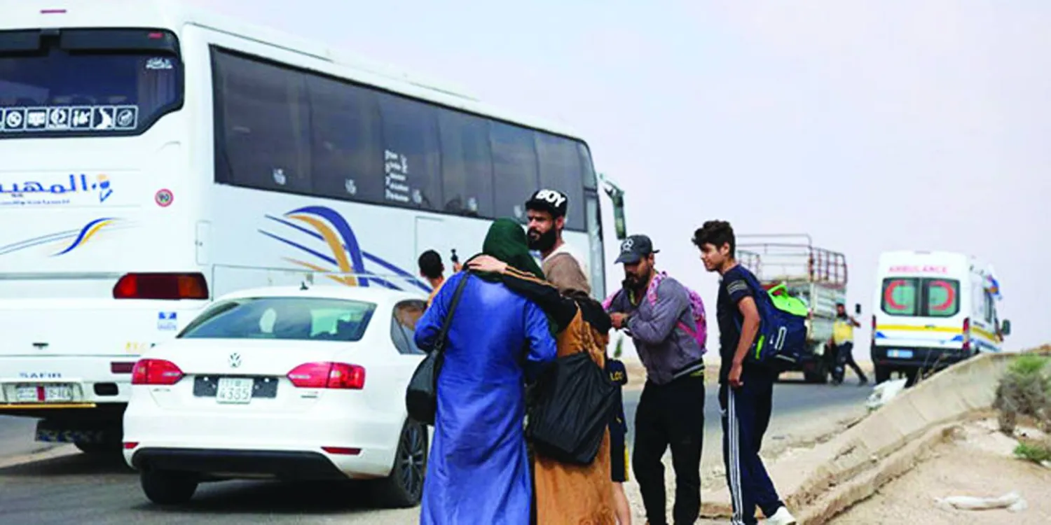 قوافل تُقلّ عائلات البدو المحتجزة في مدينة السويداء إلى محافظة درعا (سانا)