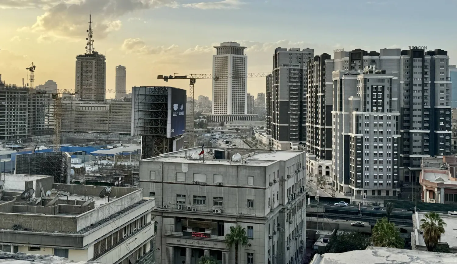 تطوير وإنشاءات مبانٍ حديثة بوسط القاهرة (تصوير: عبد الفتاح فرج)