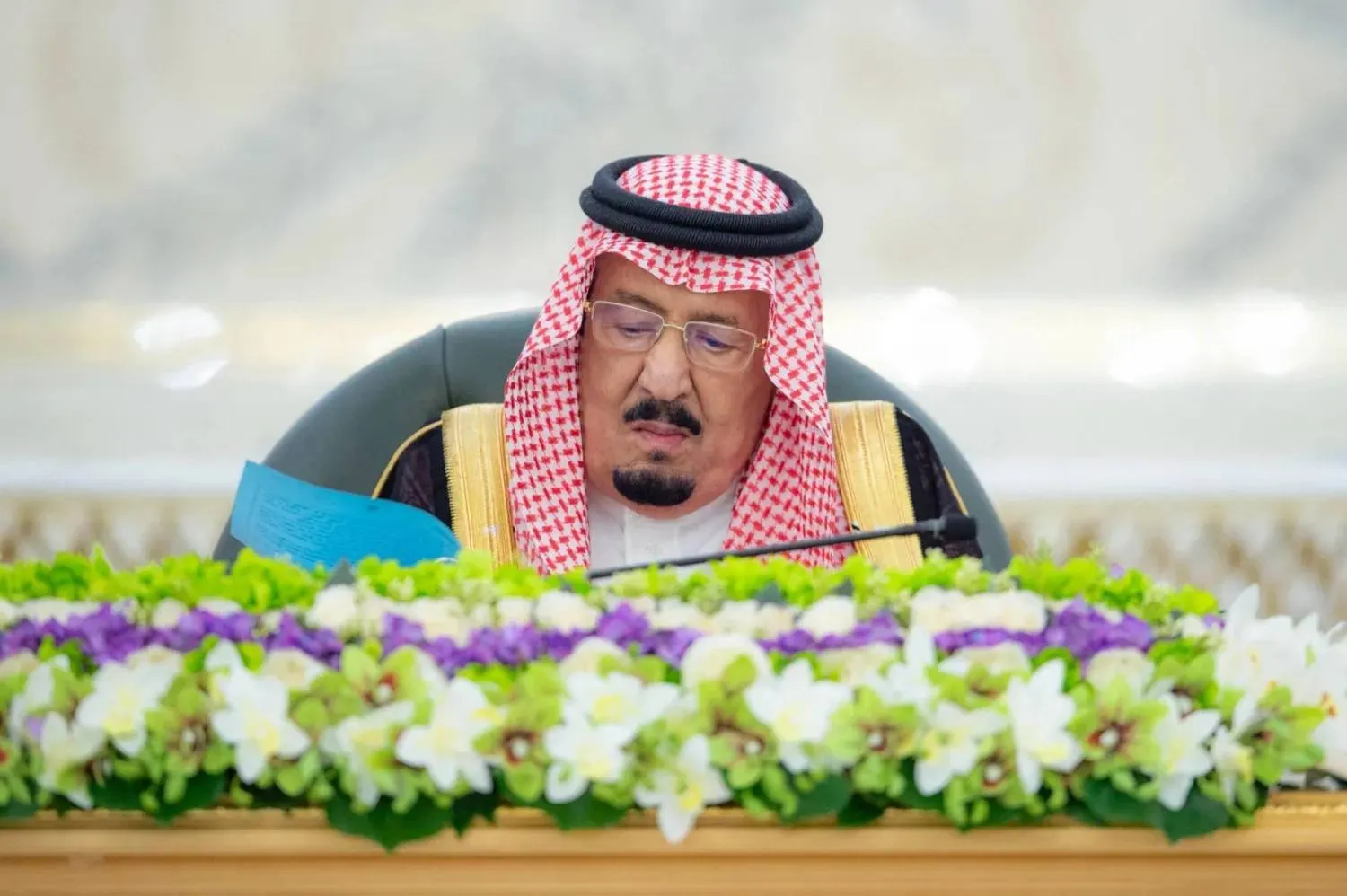 Custodian of the Two Holy Mosques King Salman bin Abdulaziz Al Saud chairs the cabinet meeting in Jeddah. (SPA)