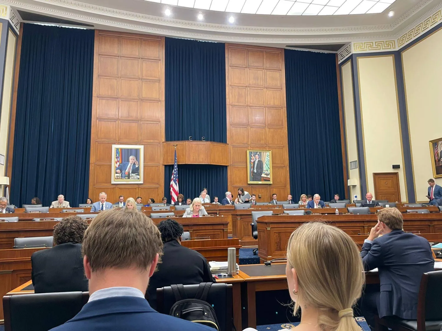 جلسة لجنة الخدمات المالية في مجلس النواب الأميركي الثلاثاء (المجلس السوري الأميركي)