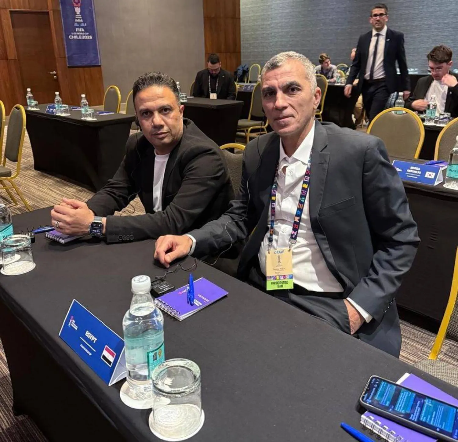 أسامة نبيه (يمين) المدير الفني لمنتخب مصر للشباب (الاتحاد المصري)