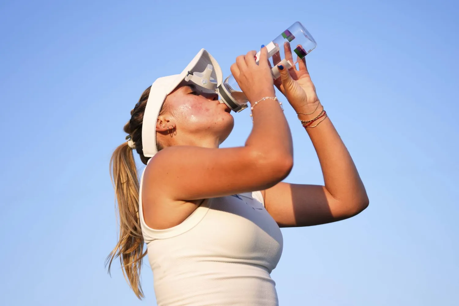 الأميركية صوفيا كينن تتألق في واشنطن (أ.ب)