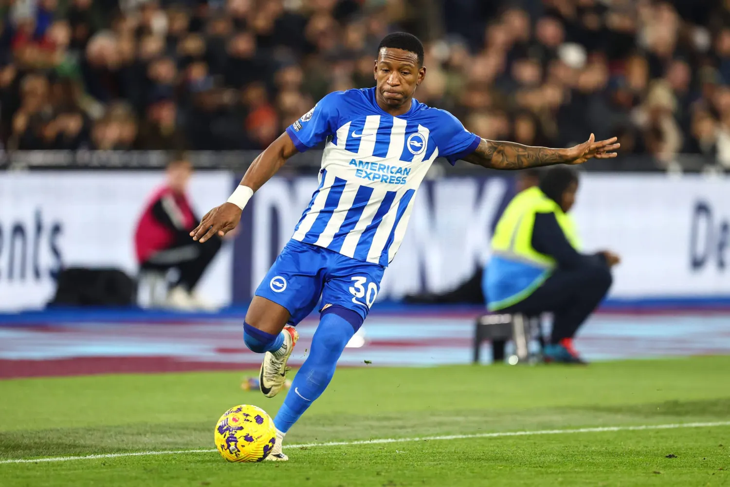 الإكوادوري بيرفيس إستوبينان (وسائل إعلام بريطانية)