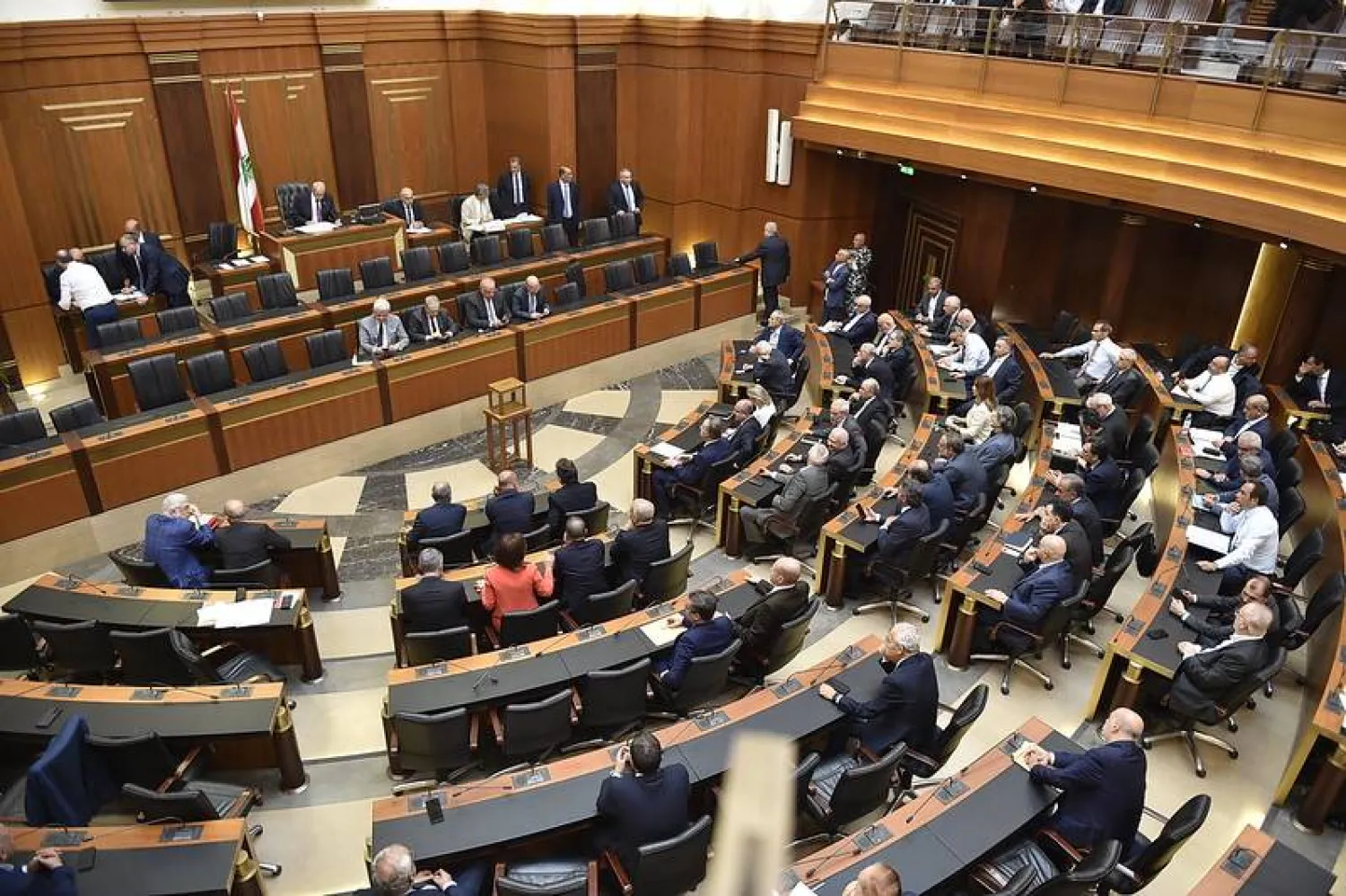 البرلمان اللبناني منعقداً في جلسة عاملة لرفع الحصانة النيابية عن وزير الصناعة السابق (إعلام مجلس النواب)