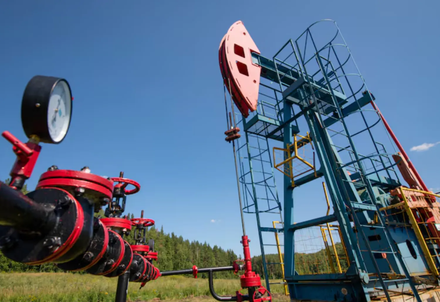 A view shows an oil pump jack outside Almetyevsk, in the Republic of Tatarstan, Russia July 14, 2025. REUTERS/Stringer/ File Photo 
