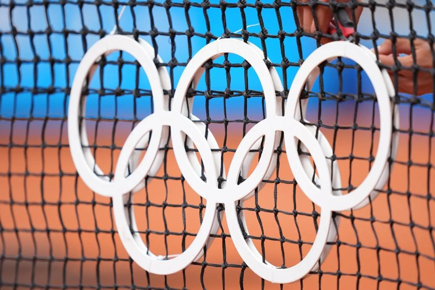 01 August 2024, France, Paris: The Olympic rings are placed on the net before the men's singles quarter final tennis match of the Paris 2024 Olympics. (dpa)
