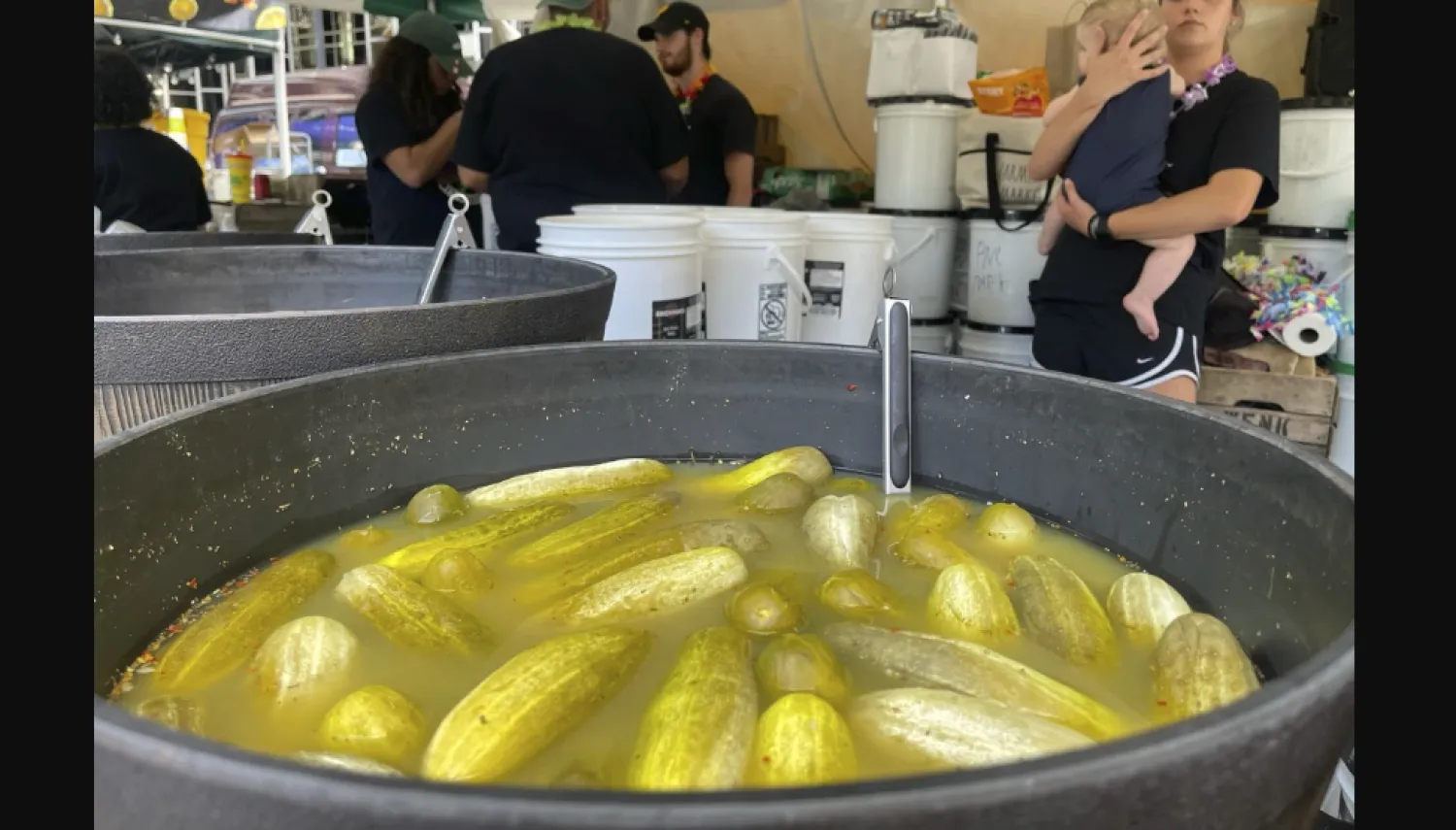 عصير المخلل رُبط بتخفيف تقلصات العضلات (رويترز)