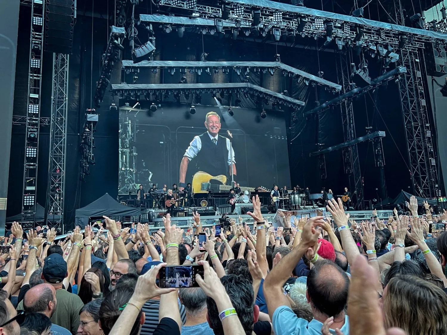 ملعب الريال تقام فيه الكثير من الحفلات الموسيقية العالمية (أ.ف.ب)