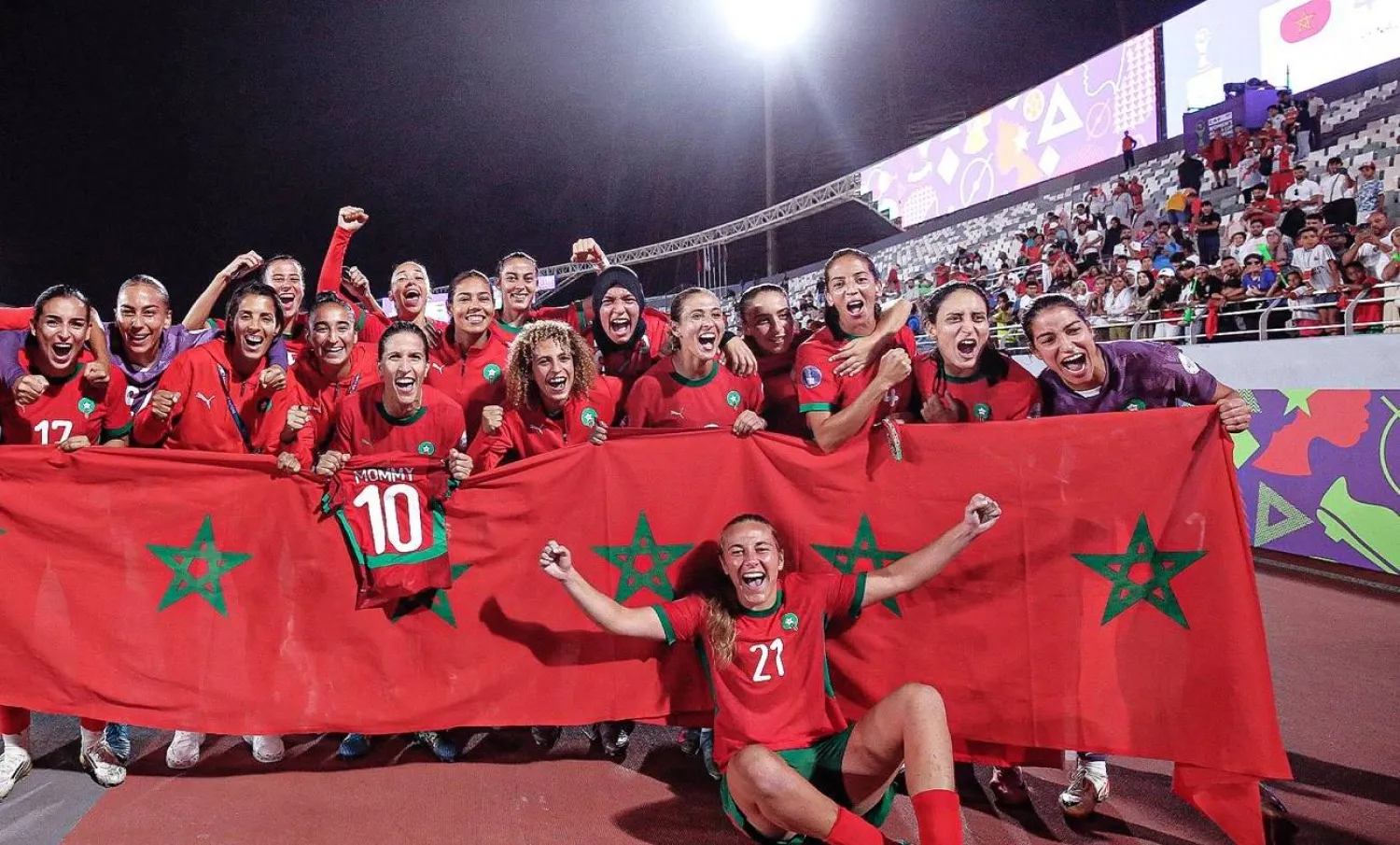 لاعبات منتخب المغرب يحتفلن بالتأهل للنهائي (كاف)