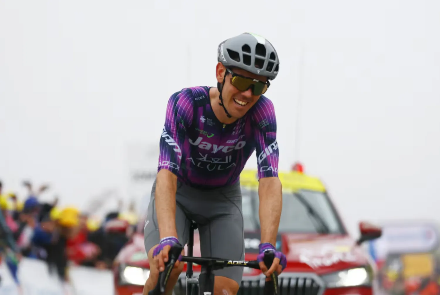 ]Cycling - Tour de France - Stage 18 - Vif to Courchevel Col de la Loze - Courchevel Col de la Loze, France - July 24, 2025 Team Jayco AlUla's Ben O'Connor crosses the finish line to win stage 18 REUTERS/Sarah Meyssonnier 