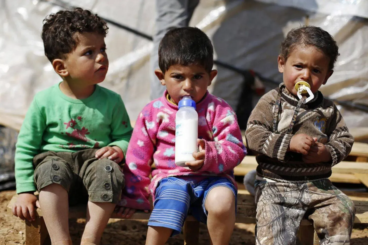 Suriye'deki savaş nedeniyle Ürdün'de bulunan Suriyeli mülteci çocuklar, 13 Mart 2015 (Arşiv- Reuters)