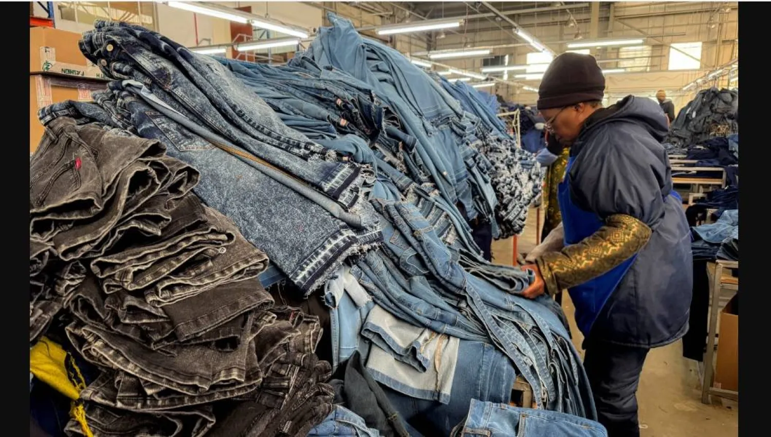 ارتداء البنطال الضيق قد يؤدي إلى تفاقم الفتق الموجود سابقاً (رويترز)