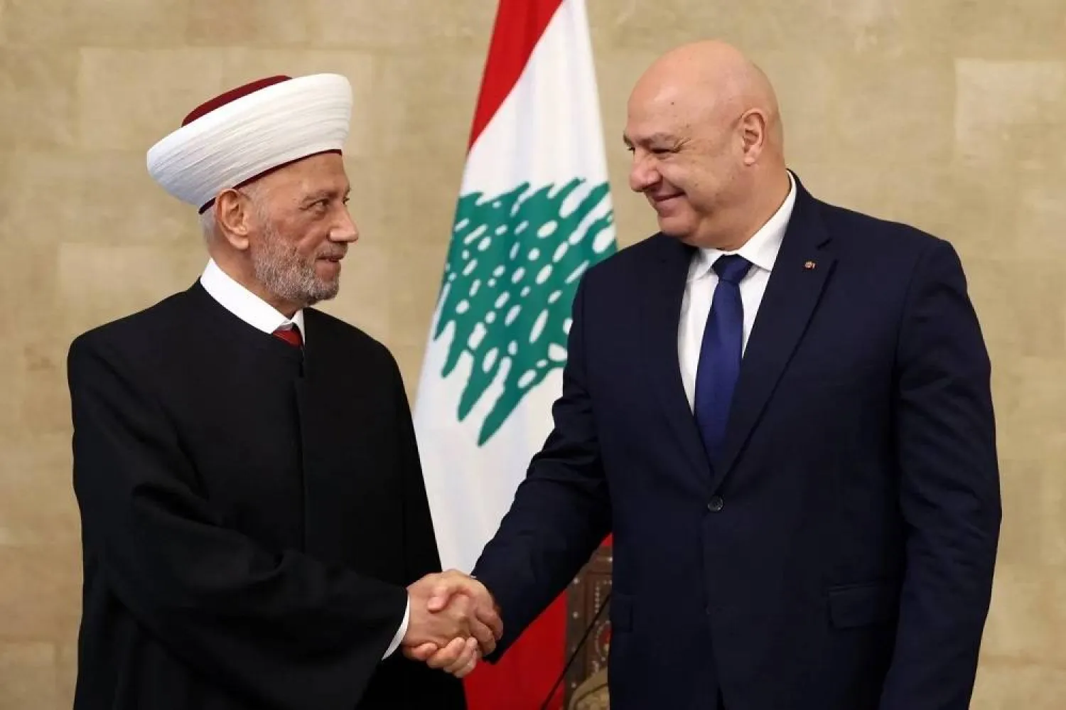 President Joseph Aoun welcomes Grand Mufti Sheikh Abdul Latif Derian at the presidential palace in Baabda on Thursday. (Lebanese Presidency)