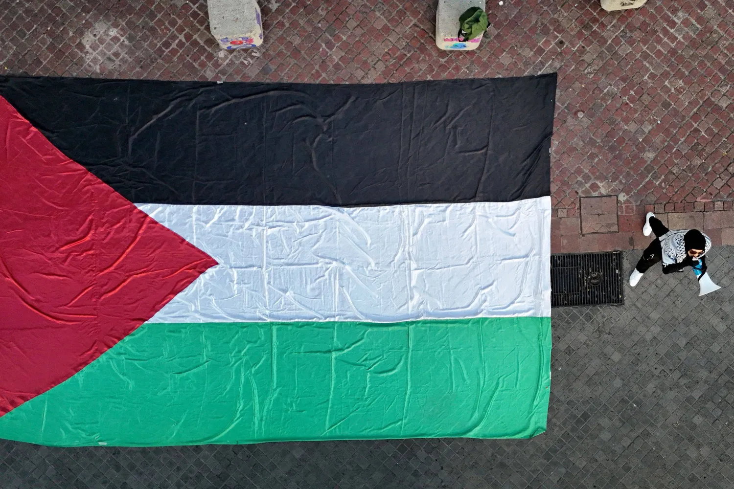 This aerial view shows a Palestinian flag amid the protest 'Global Pot-Banging for Gaza' in Guadalajara, Jalisco state, Mexico on July 24, 2025. (Photo by ULISES RUIZ / AFP)
