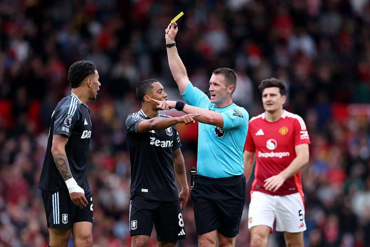 حكام الدوري الإنجليزي الممتاز سيعلنون قراراتهم علناً (وسائل إعلام بريطانية)