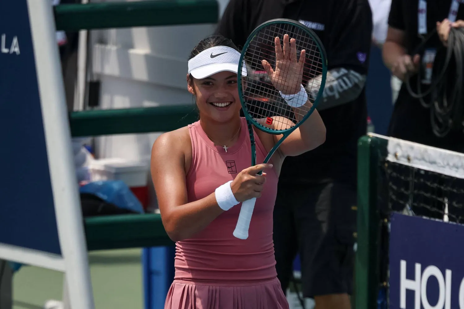 رادوكانو تحتفل بفوزها (أ.ف.ب)