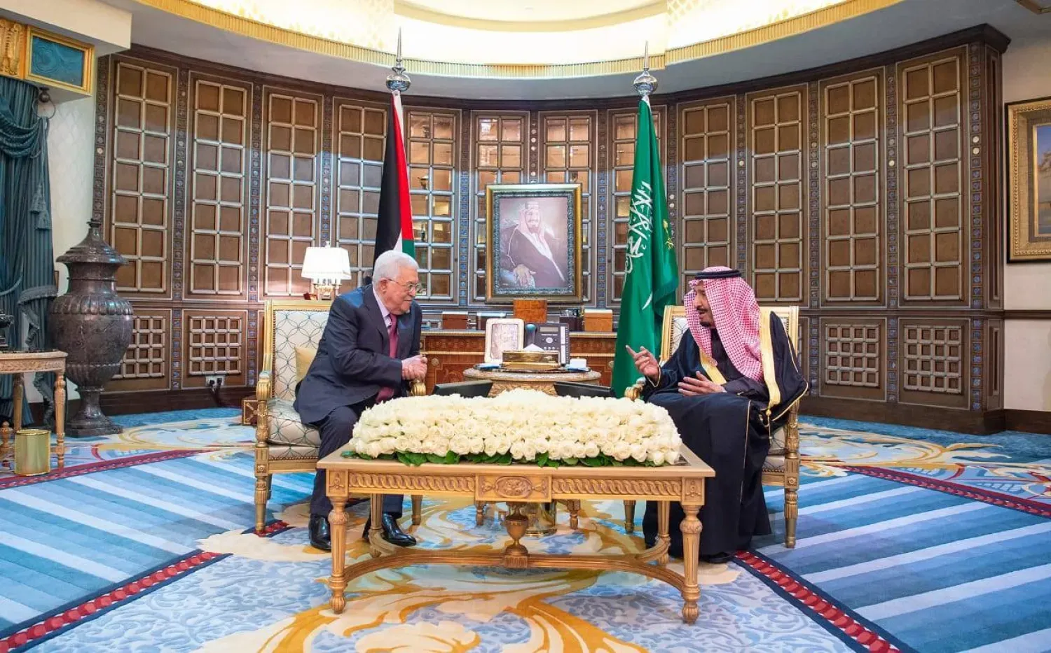 Kral Selman bin Abdulaziz, 12 Şubat 2019'da Riyad'da Filistin Devlet Başkanı Mahmud Abbas ile bir araya geldi. (SPA)