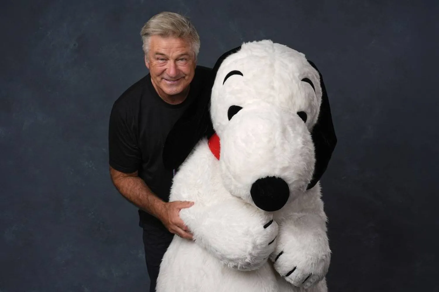  Alec Baldwin, left, and a person dressed as the character Snoopy from "Peanuts" poses for a portrait to promote the 75th anniversary of "Peanuts" during Comic-Con International on Thursday, July 24, 2025, in San Diego. (AP) 