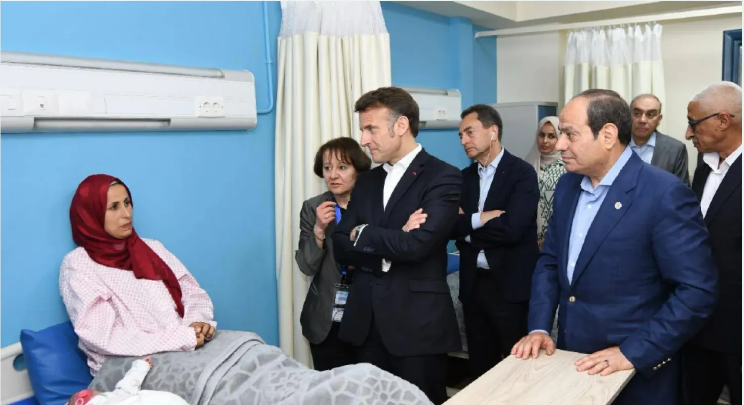 السيسي وماكرون خلال لقاء جرحى فلسطينيين في أبريل الماضي (الرئاسة المصرية)