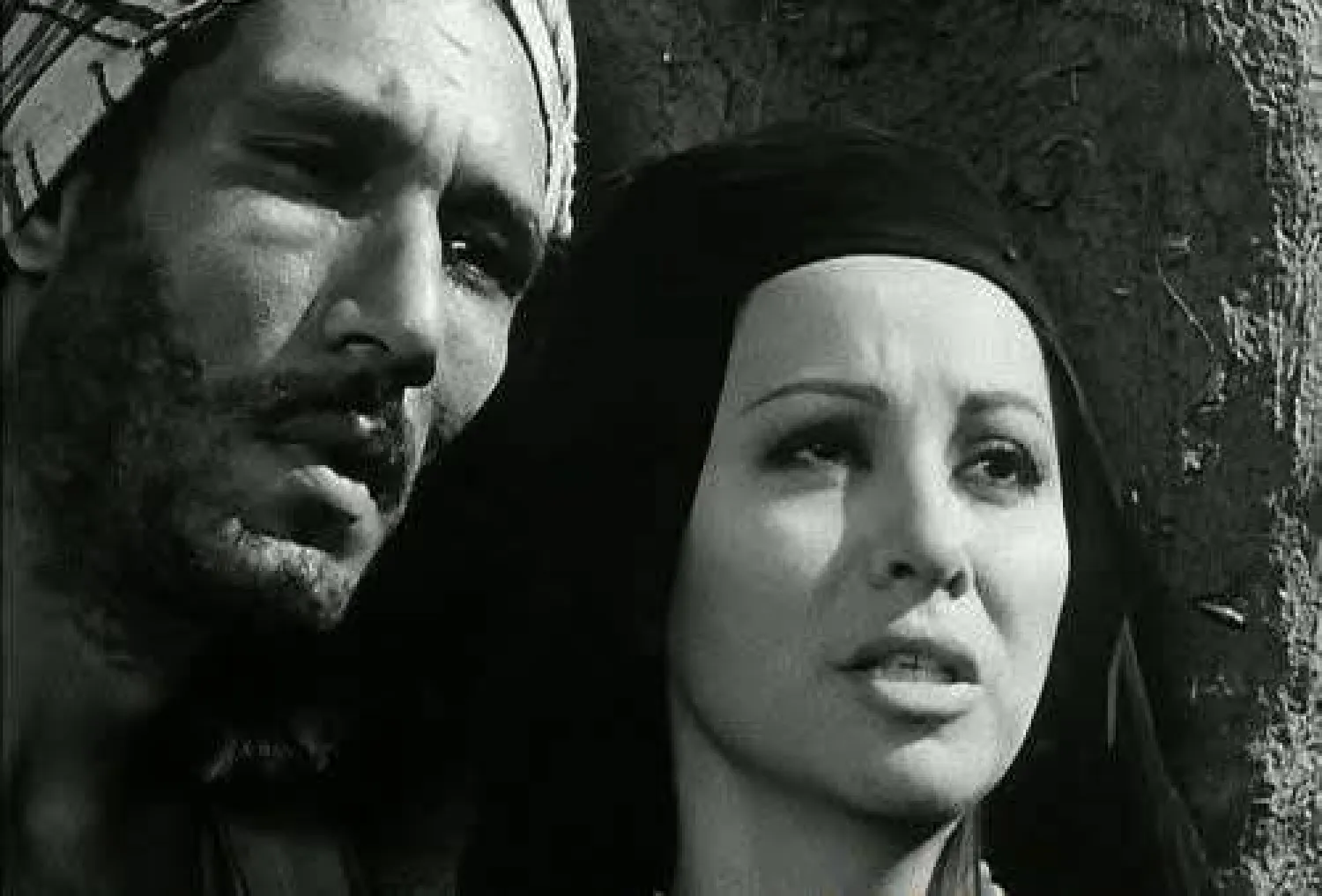 فاتن حمامة وعبد الله غيث في فيلم «الحرام» الذي تم ترميمه أخيراً (فيسبوك)