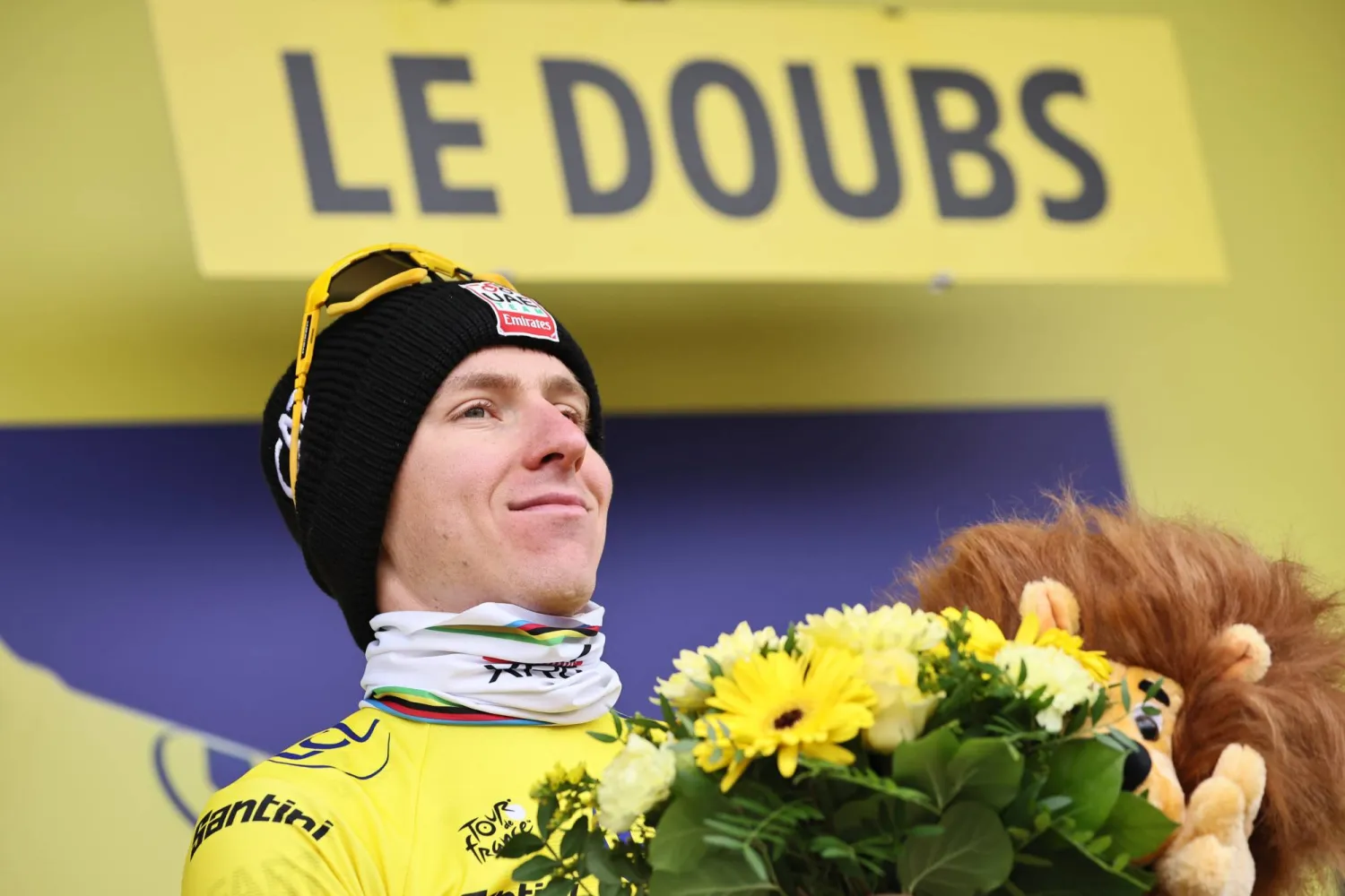 تادي بوغاتشار متصدر تور دي فرانس (إ.ب.أ)