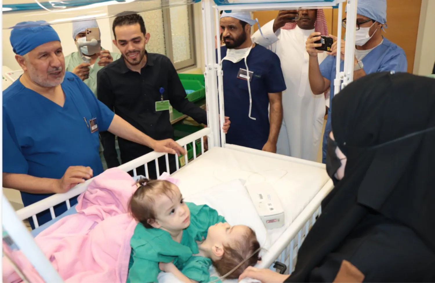 نجاح عملية فصل التوأم الملتصق السوري «سيلين وإيلين»