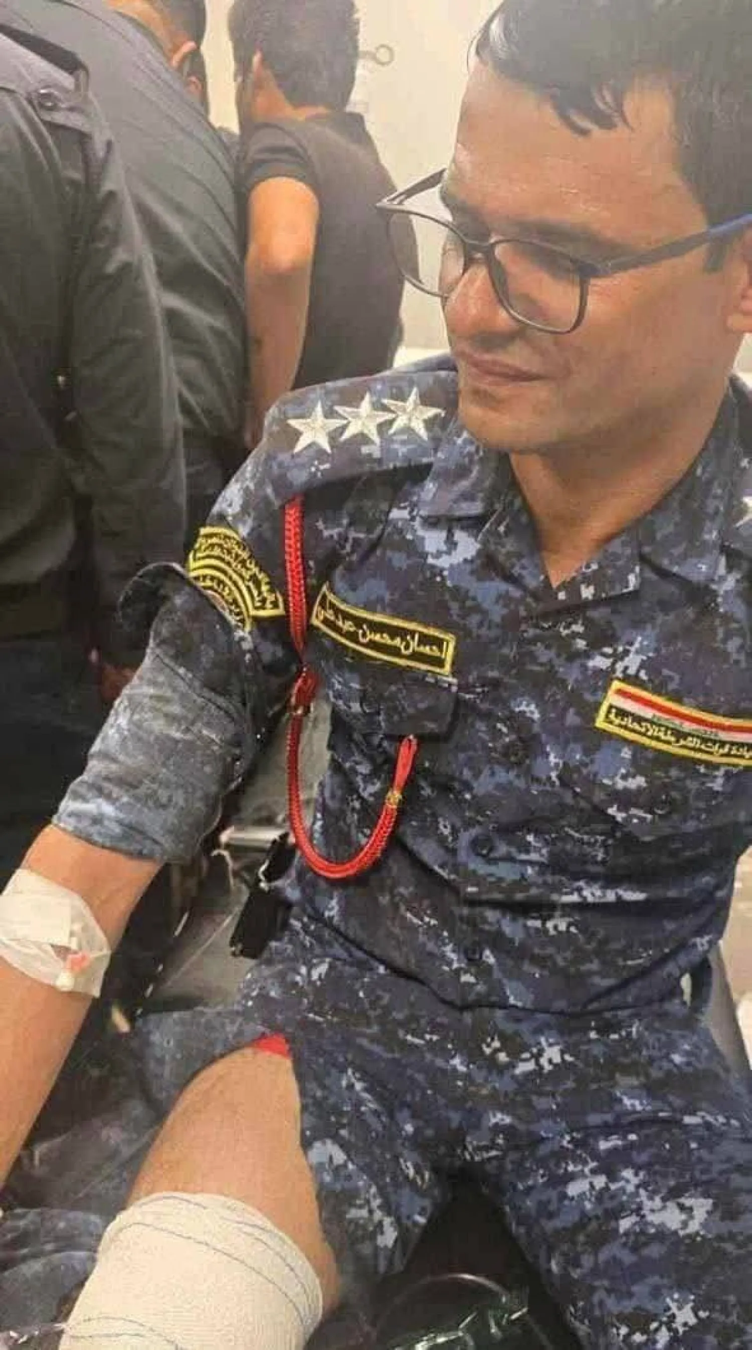 صورة متداولة بمواقع التواصل لضابط مصاب برتبة نقيب في الشرطة