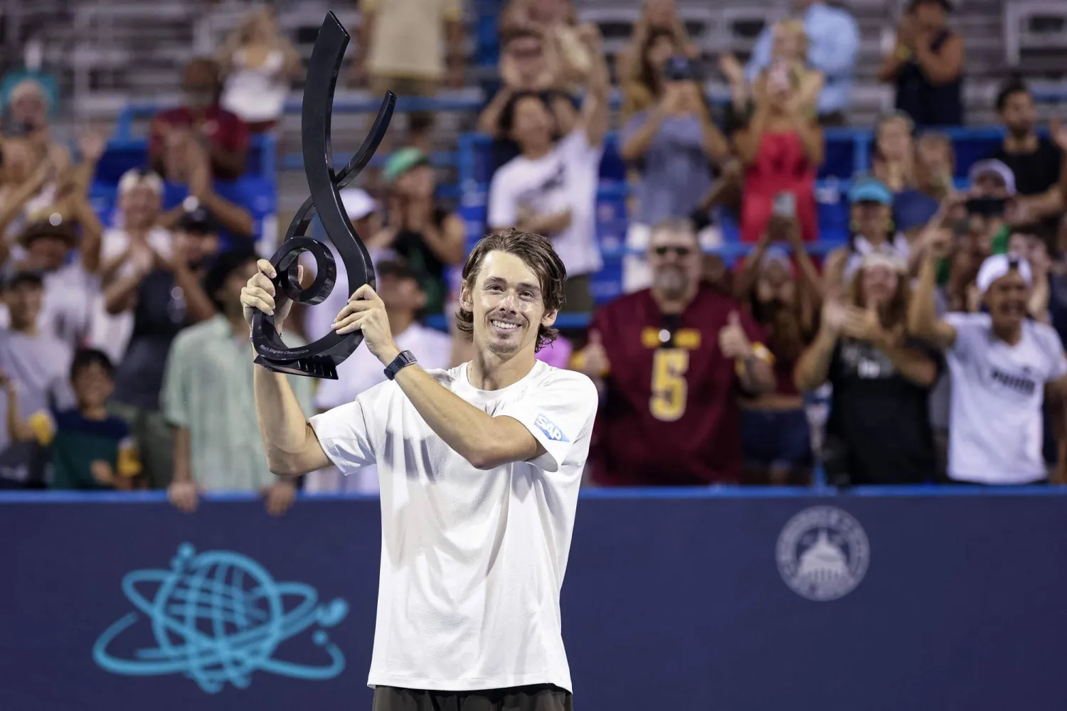 أليكس دي مينور (أ.ف.ب)