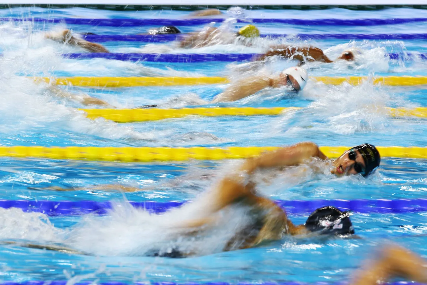 جانب من بطولة العالم للألعاب المائية. سباق 200 متر سباحة حرة رجال (رويترز)