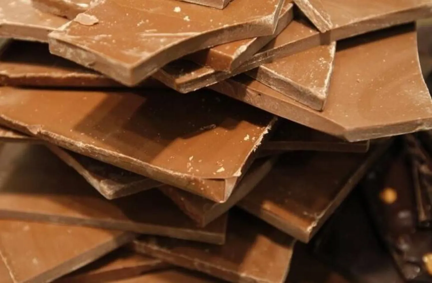 الشوكولاته يمكن أن تُسبب أعراضاً هضمية مثل حرقة المعدة (أرشيفية-رويترز)