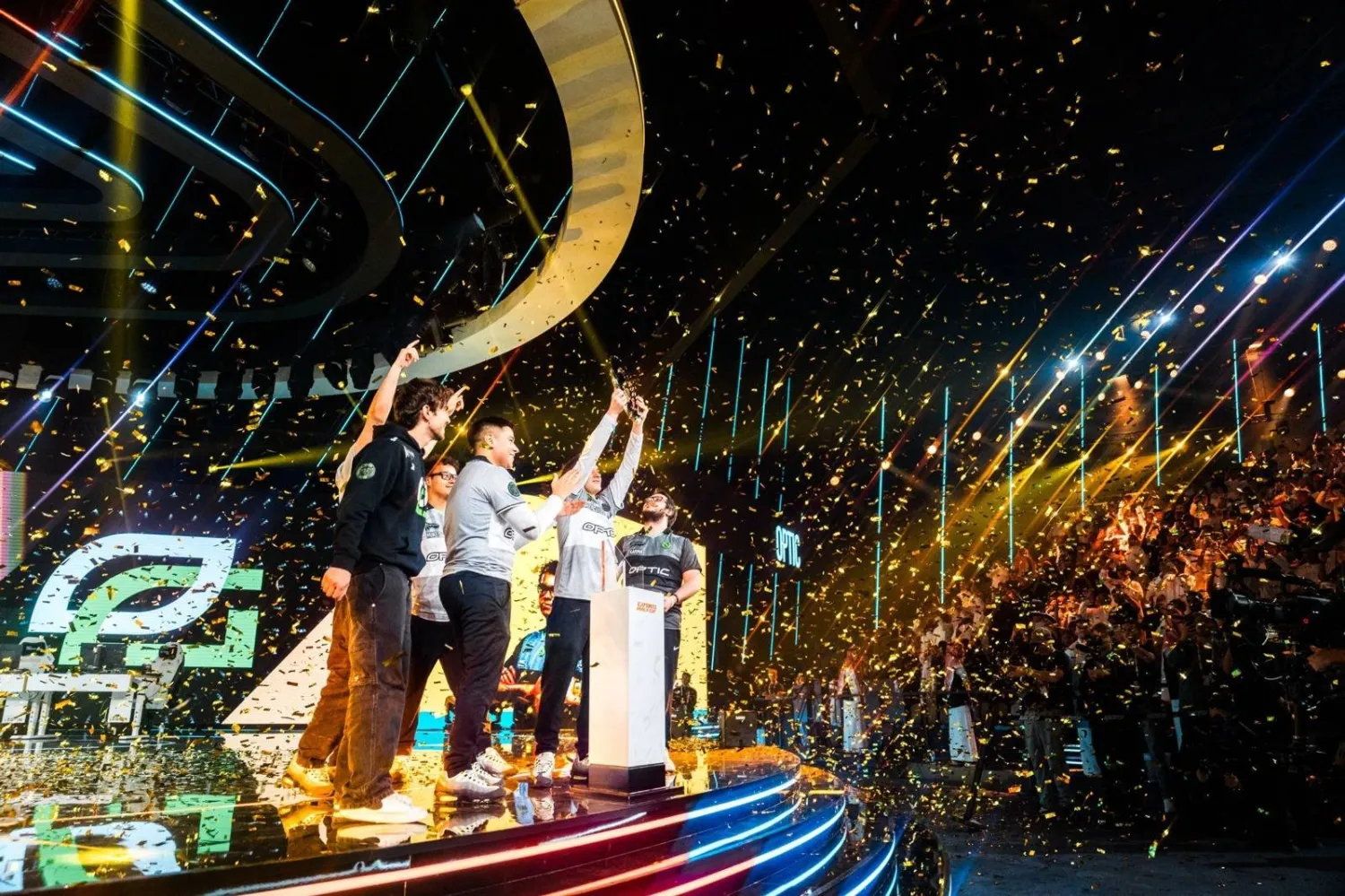 من تتويج فريق «أوبتك غيمينغ» (اتحاد الرياضات الإلكترونية)