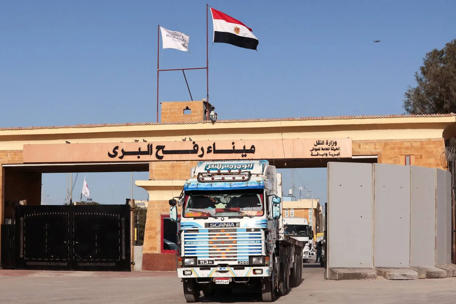 معبر رفح من الجانب المصري (رويترز)