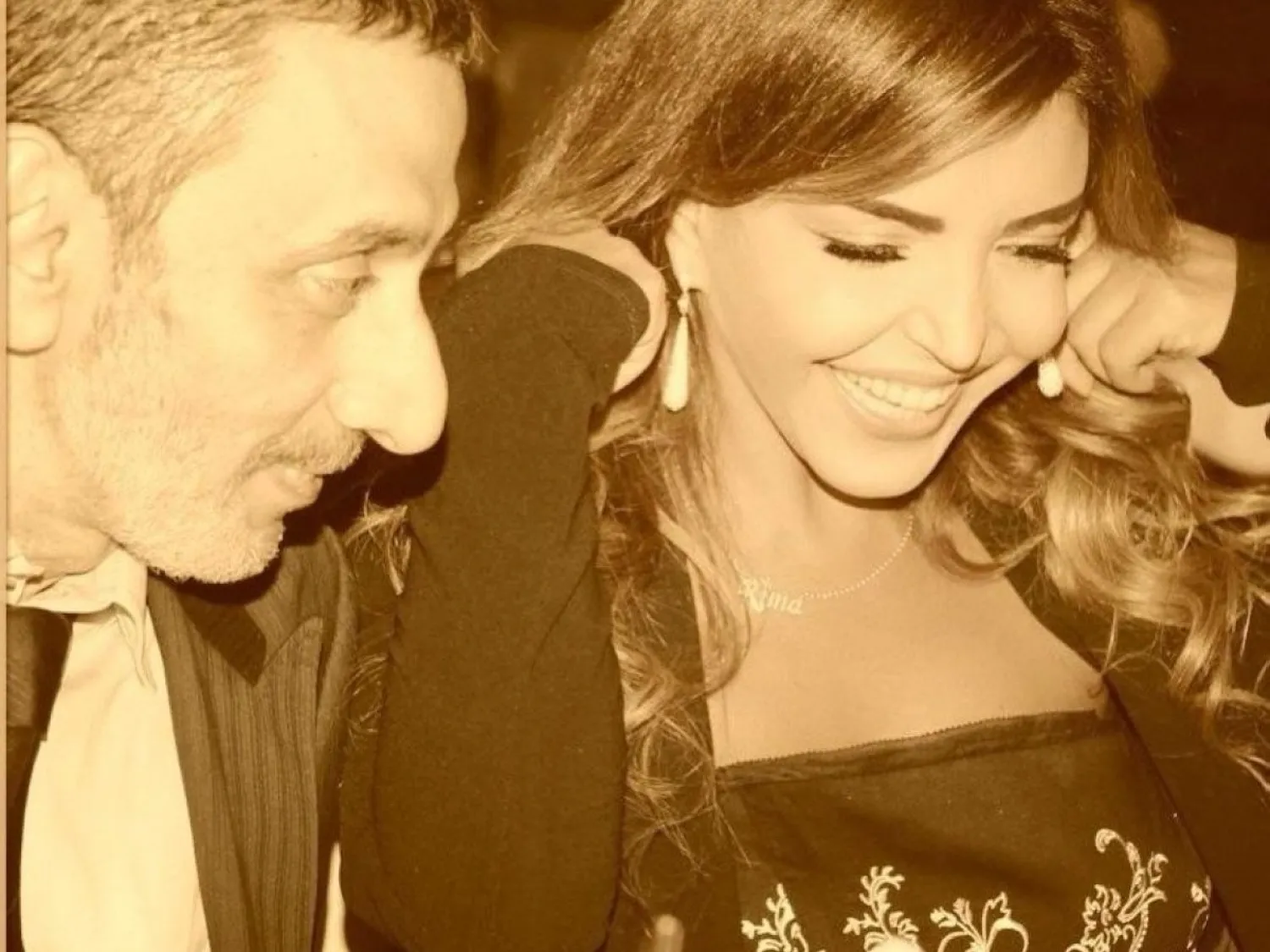 الإعلامية ريما نجيم مع الراحل زياد الرحباني (إنستغرام)